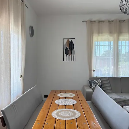 176 Villa Baks-Rrjoll